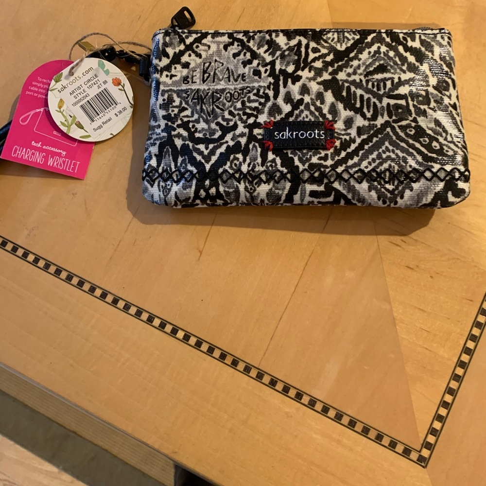 Sakroots Wristlet charging bag